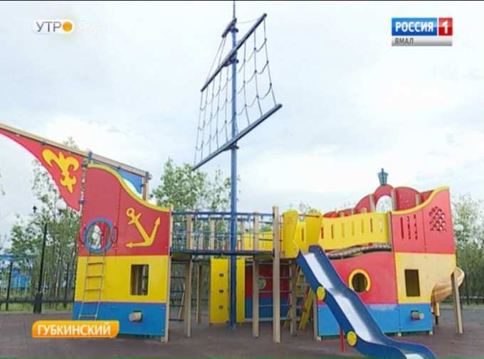 Горки, качели, карусели в Губкинском восстановят, пока маленькие хозяева в отпуске