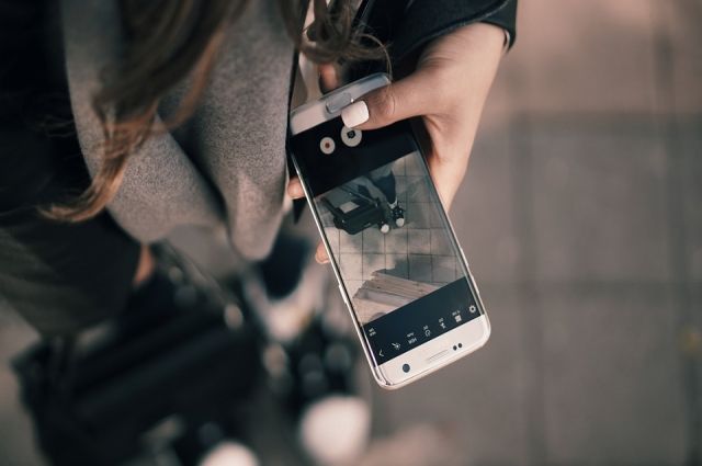 В Красноселькупе 17-летняя девушка украла смартфон в доме своей знакомой