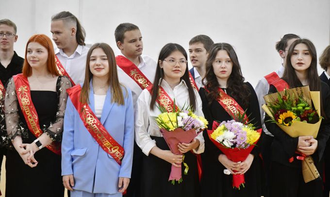 На Ямале для выпускников школ прозвучал последний звонок