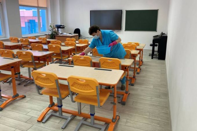 Школьные классы в Новом Уренгое дезинфицируют по расписанию
