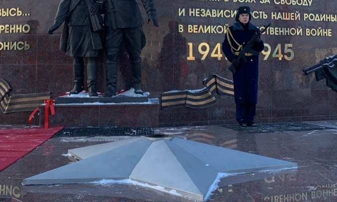 В Губкинском ветеран ВОВ дал команду зажечь вечный огонь