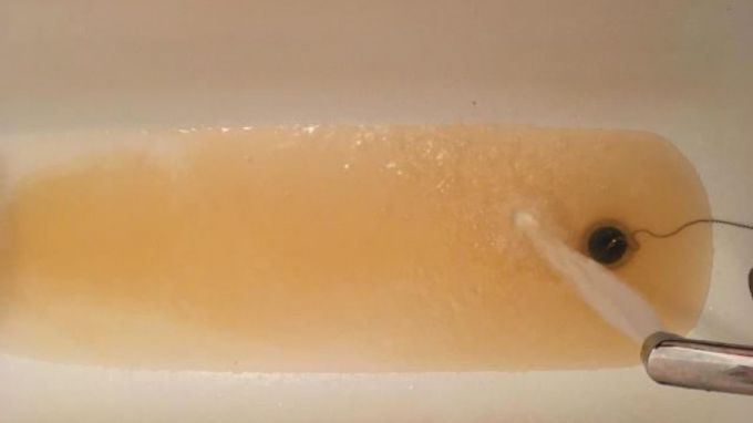 Владелец новоуренгойского магазина оставил без чистой воды сотни жильцов соседних домов