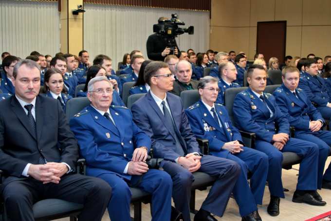 Глава Ямала поздравил работников прокуратуры с профессиональным праздником