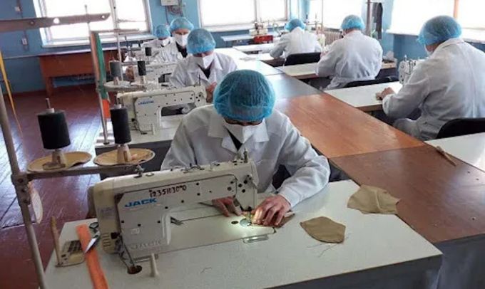 В колонии Харпа шьют маски и медицинскую одежду