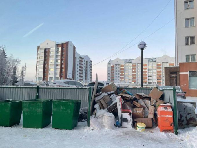 Глава Нового Уренгоя проехался по переполненным мусорным контейнерам