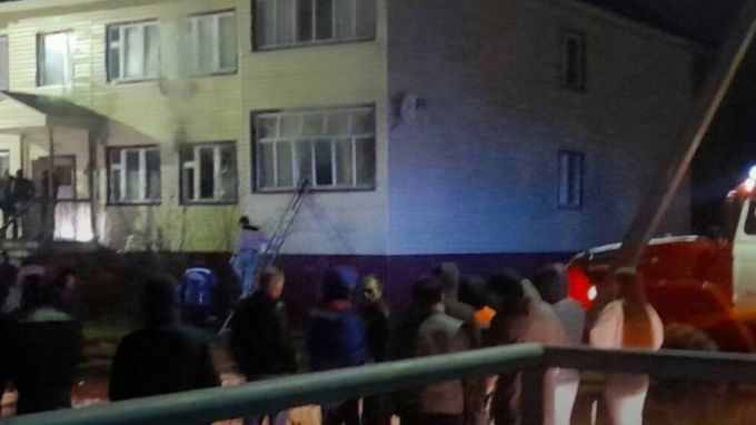 В Ноябрьске в ночном пожаре пострадал мужчина