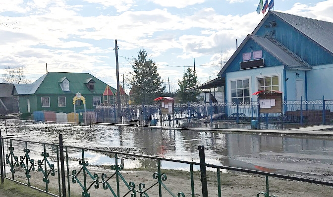 В селе Овгорт ликвидируют последствия паводка 