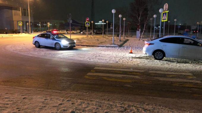 В Новом Уренгое водитель сбил женщину с ребенком