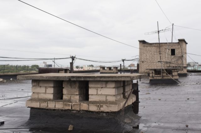 В Ноябрьске с крыши свалился мужчина