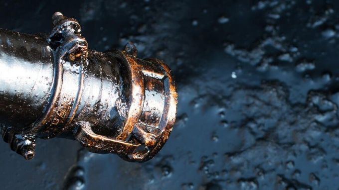 На Ямале произошла утечка нефти из-за разрыва трубопровода