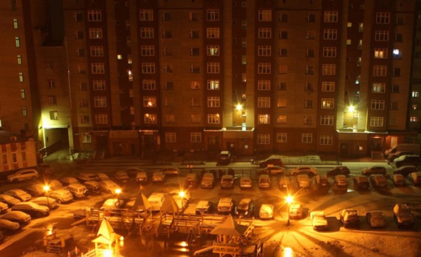 В Новом Уренгое двое подростков разбились, спрыгнув с крыши дома