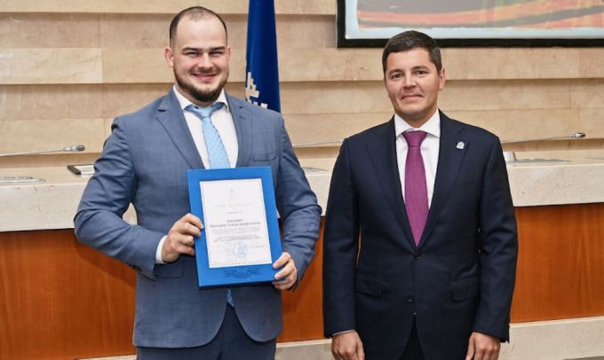 Губернатор Ямала Дмитрий Артюхов наградил строителей за созидательный труд