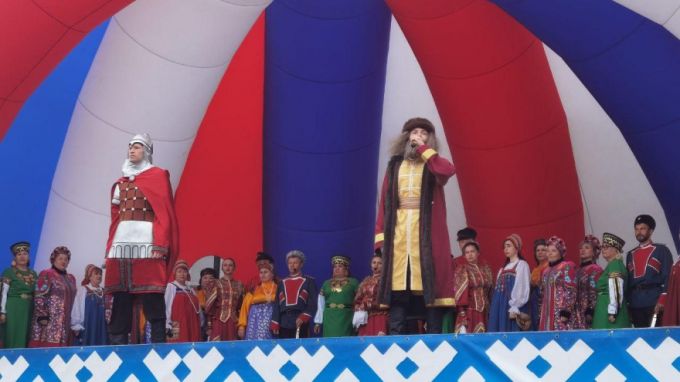 Патриотические, спортивные и развлекательные мероприятия: жители Лабытнанги и Харпа отпраздновали День России