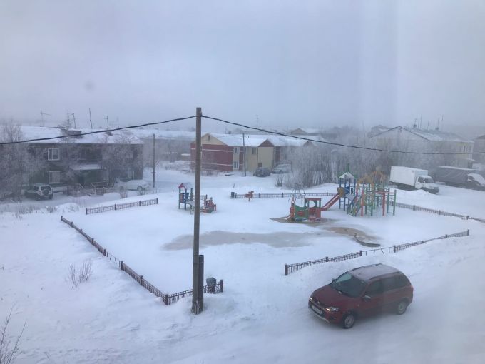 В Лабытнанги детскую площадку залило фекалиями