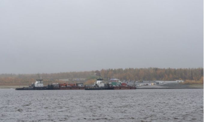 На Ямале густой туман остановил переправу и задержал самолеты