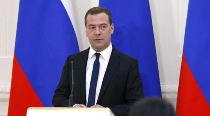 Медведев станет пожизненным сенатором после принятия закона