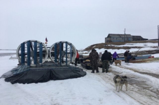 Жителей поселка Пельвож в распутицу не оставили без помощи
