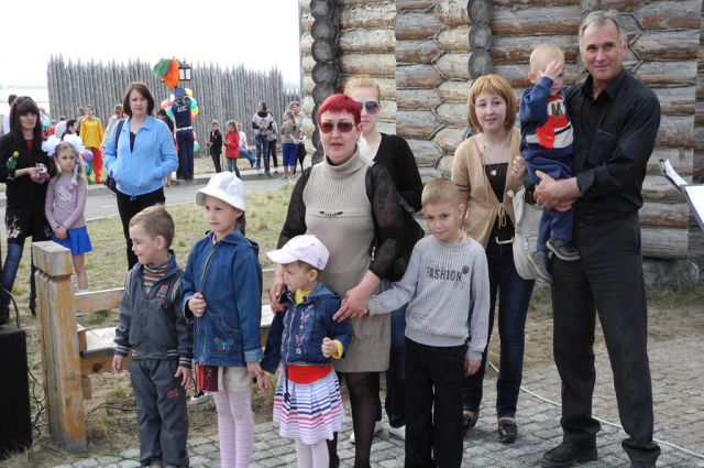 Еще 14 многодетных ямальских семей получат деньги вместо земельного участка