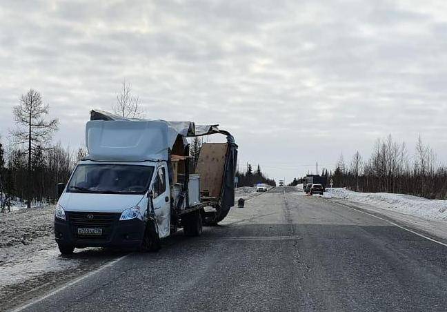 На Ямале водитель самосвала пострадал при столкновении с «Газелью»
