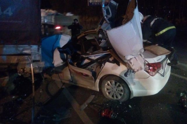 В Пуровском районе автомобиль упал в реку