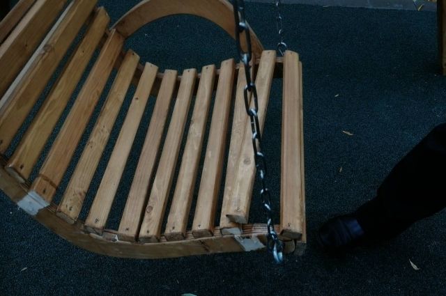 На Ямале от рук вандалов вновь страдают объекты благоустройства