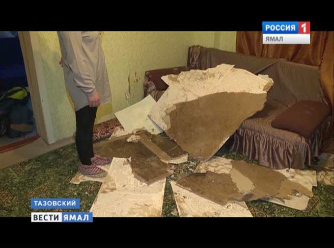 Тяжелые плиты чуть не упали на спящего ребенка