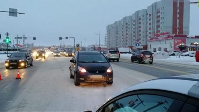 ДТП в Новом Уренгое: женщина, угодившая под колёса автомобиля, попала в реанимацию
