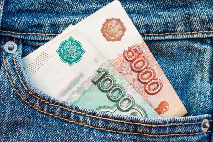 В Надыме детям незаконно урезали зарплаты