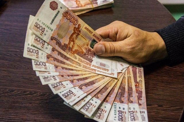 Новоуренгоец оставил портмоне с крупной суммой денег в открытом автомобиле
