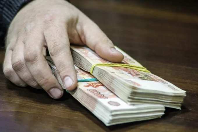 28-летний ямальский бизнесмен пытался подкупить банковского работника