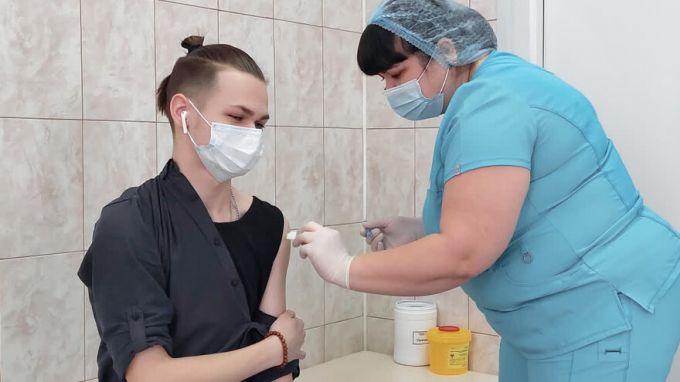 В ЯНАО стартовал второй этап вакцинации подростков от коронавируса 