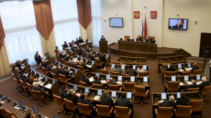 Сразу два депутата ямальского парламента досрочно сложили свои полномочия