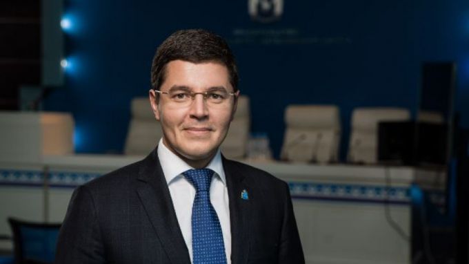 Дмитрий Артюхов поздравил ямальцев с Днём Государственного флага РФ