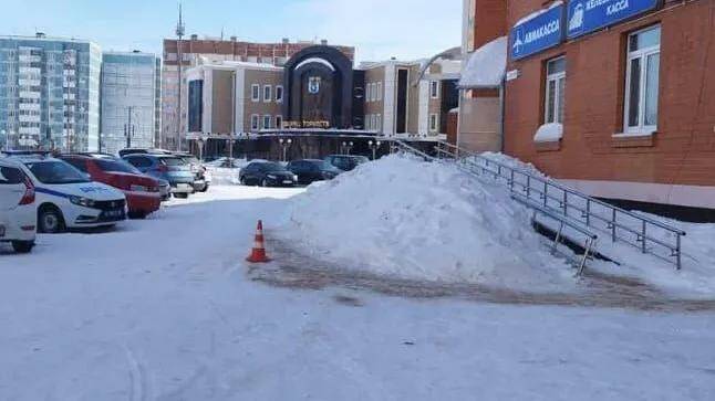 В Новом Уренгое по вине невнимательного водителя пострадала пассажирка