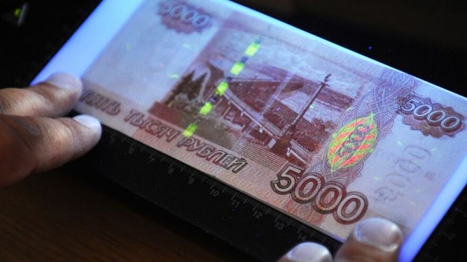 В банке Нового Уренгоя нашли поддельную купюру