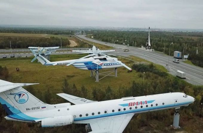Дмитрий Артюхов поздравил работников и ветеранов гражданской авиации с профессиональным праздником
