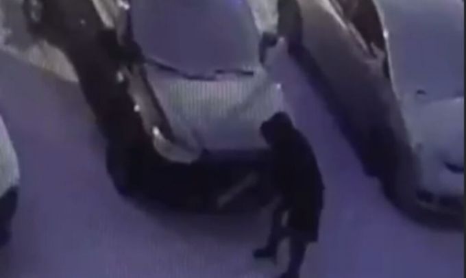 Жительница Губкинского «наказала» автомобиль на парковке
