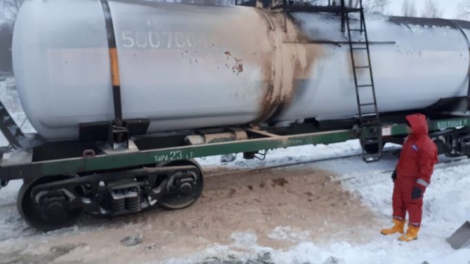 На Ямале произошла утечка газоконденсата из вагона-цистерны