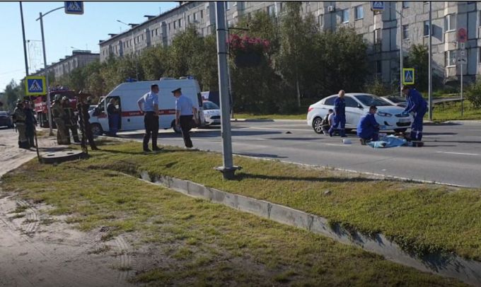 В Надыме водитель иномарки сбил двух человек на пешеходном переходе