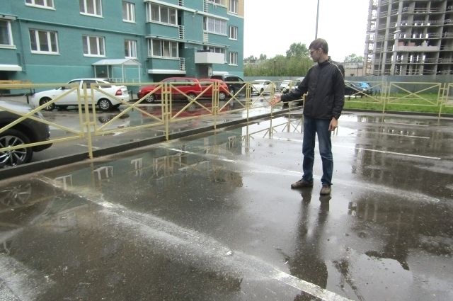 В Ноябрьске, двигаясь задним ходом,на стоянке, Дэу сбила женщину