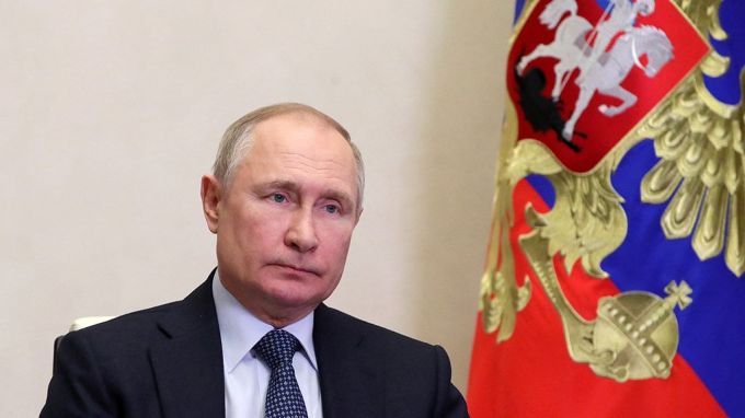 Путин поручил повысить пенсии, МРОТ и прожиточный минимум на 10%