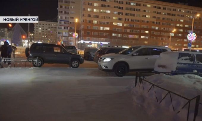 «Не дожидаясь происшествий»: губернатор ЯНАО поручил разобраться со стихийными парковками