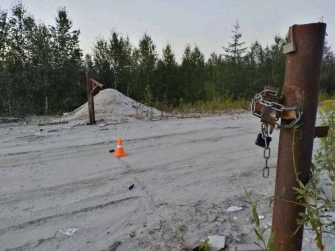 На Ямале мотоциклист врезался в шлагбаум