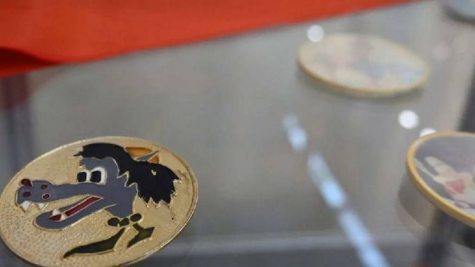 Они были у каждого: выставка советских значков открылась в Губкинском
