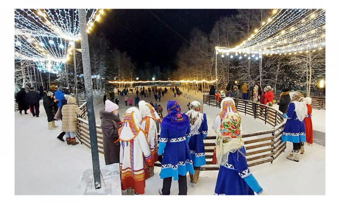В Тарко-Сале открылся большой каток под открытым небом.