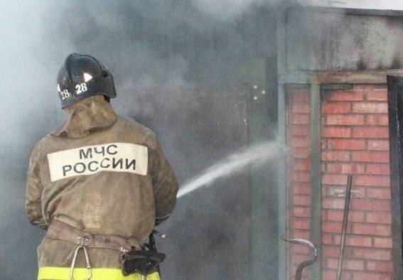 В Ноябрьске горели гараж и баня