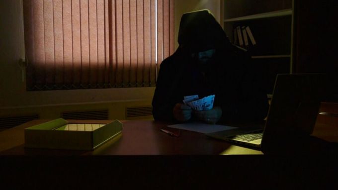 Мошенники-водители обманули на 100 тысяч рублей двух жительниц Муравленко