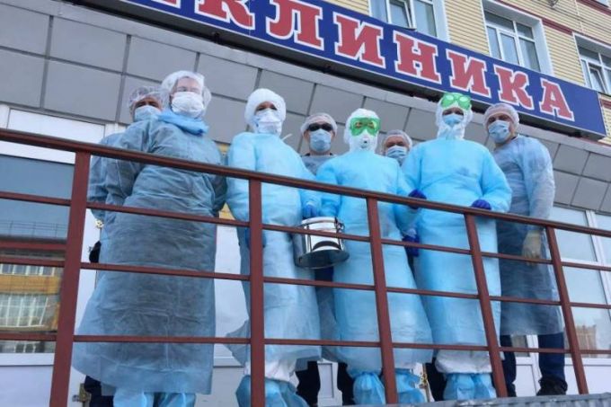 На Ямале Волонтерский центр подарит медикам два автомобиля