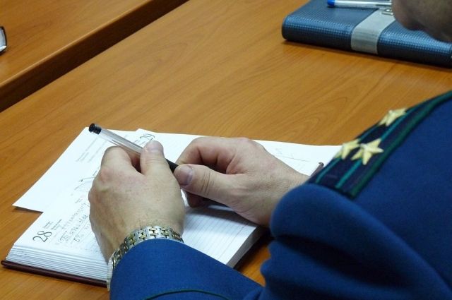 Замглавы Пуровского района пытался выгородить подчинённую вопреки закону