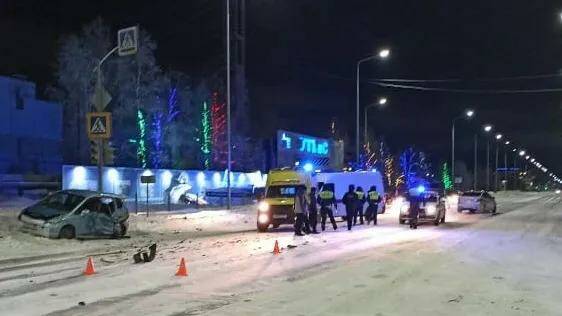 В Надыме рано утром при столкновении иномарок погибли 2 пассажира